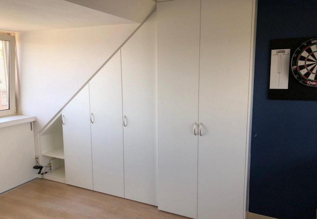 Schuine kast op maat Schuine kast op maat